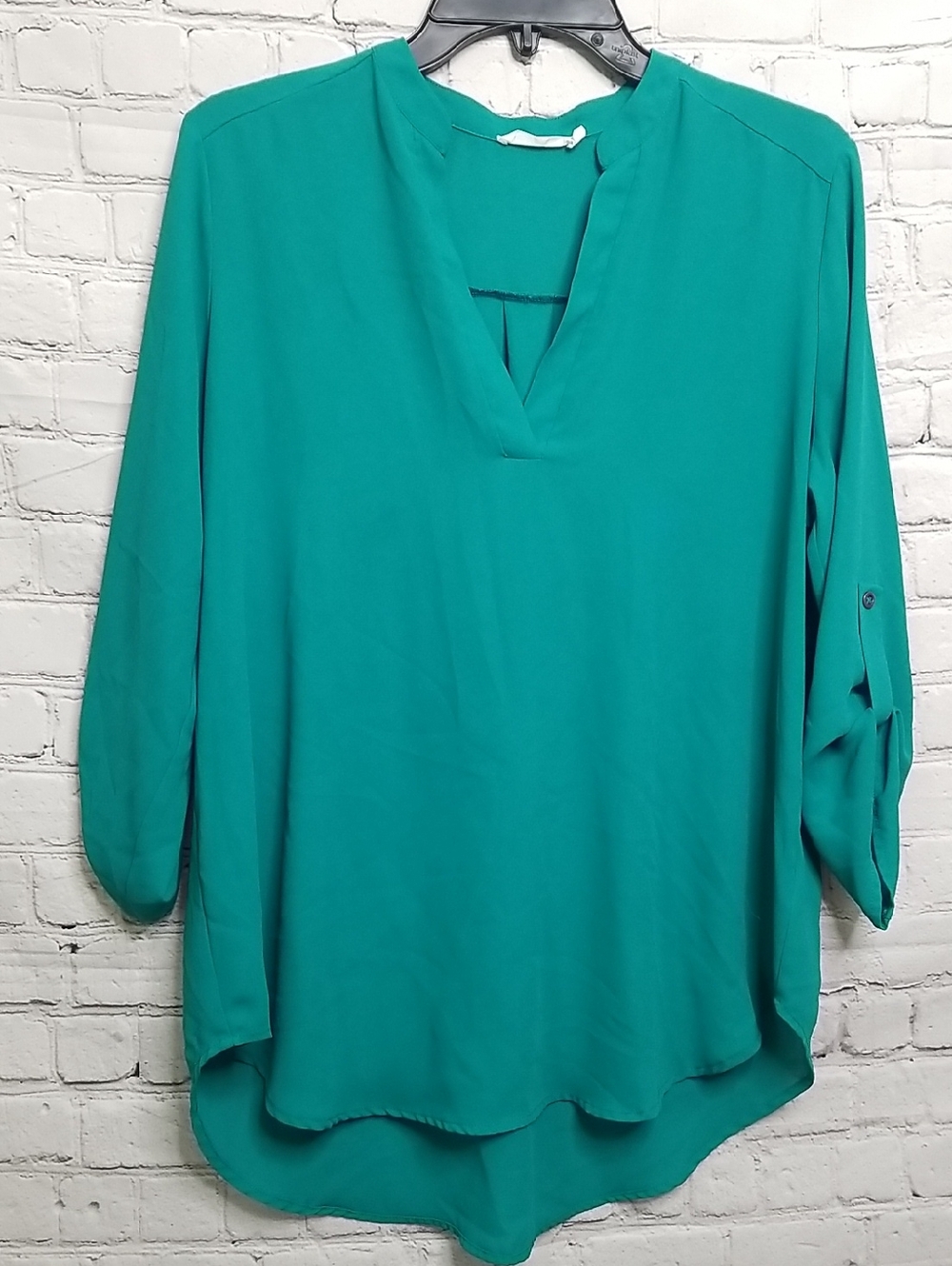 LUSH womens top vee neck size Large. EUC